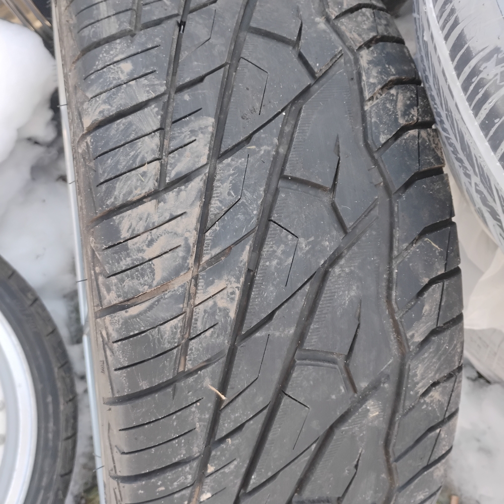 Silver Car Wheel Rim - Picture 5 of 5